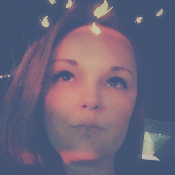 Meet your Posher, Sarah - Picture 1 of 4